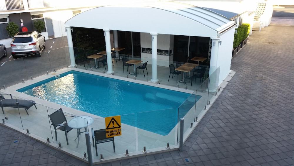 ibis Styles Broken Hill Outdoor Pool