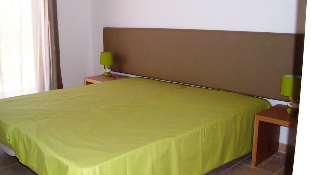 Alto Fairways Guestroom