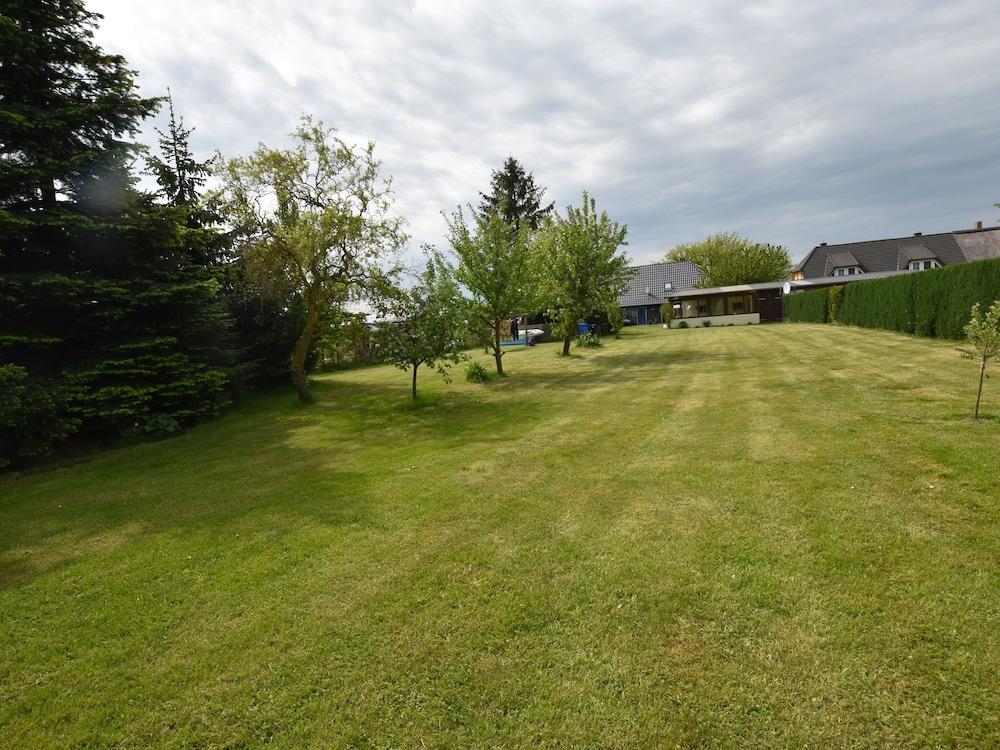 مودرن هوليداي هوم إن مالتزين جيرماني ويذ لارج لاون المنطقة المحيطة بالمنشأة