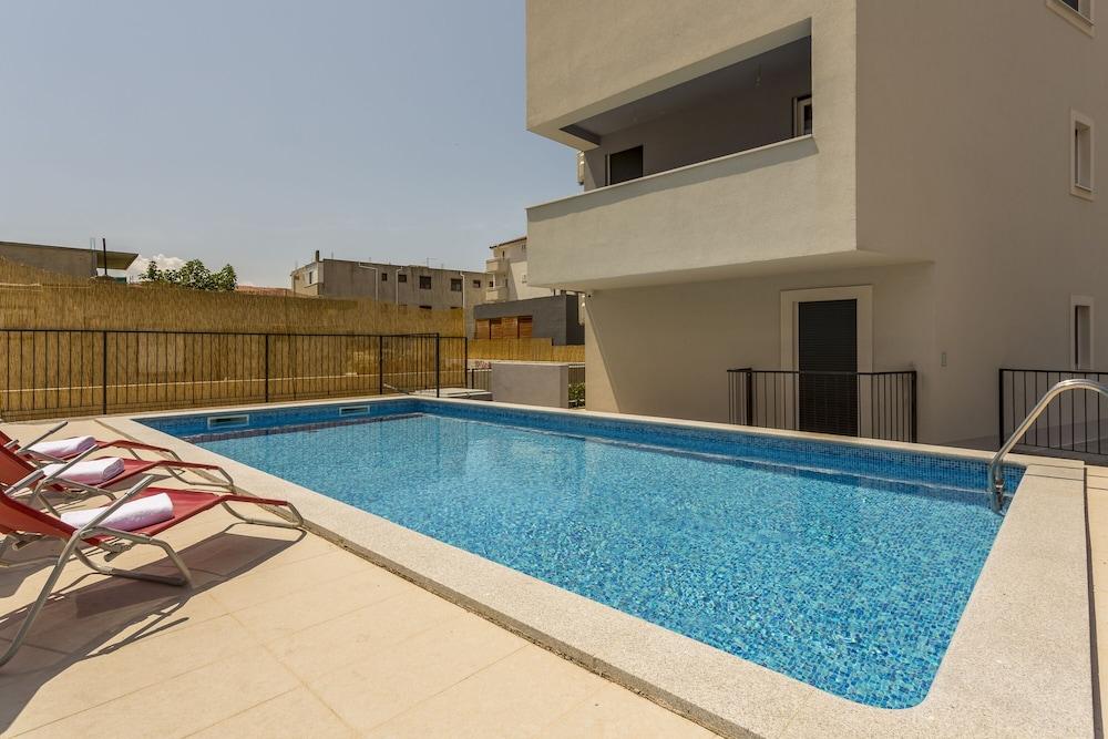 Beach Residence with pool and sea view Outdoor Pool