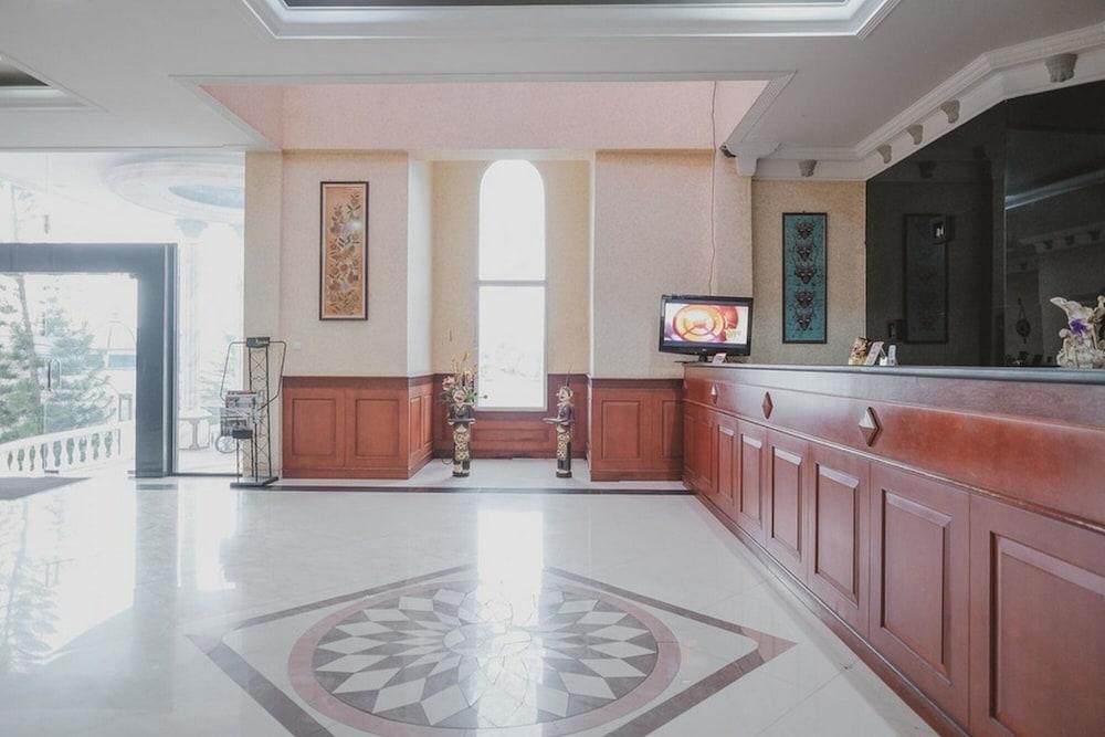 ريد دورز بريميوم آت جالان بال 10 جامبي الردهة