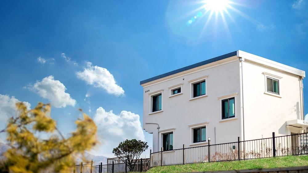 ماي تشو كيدز بول فيلا بينشن