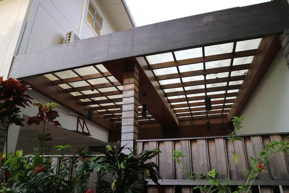 Cornerstay at Dhangethi Exterior