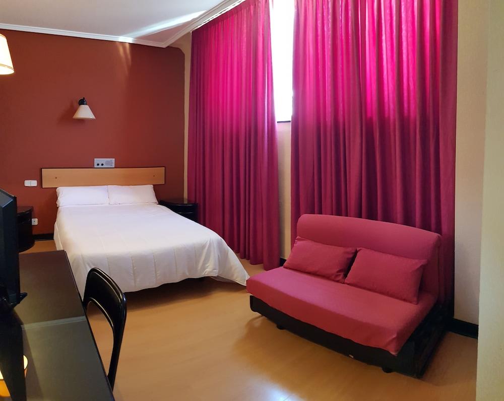 Hotel Faranda Express Torrelavega Room