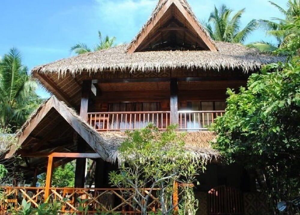 La Luna Island Resort