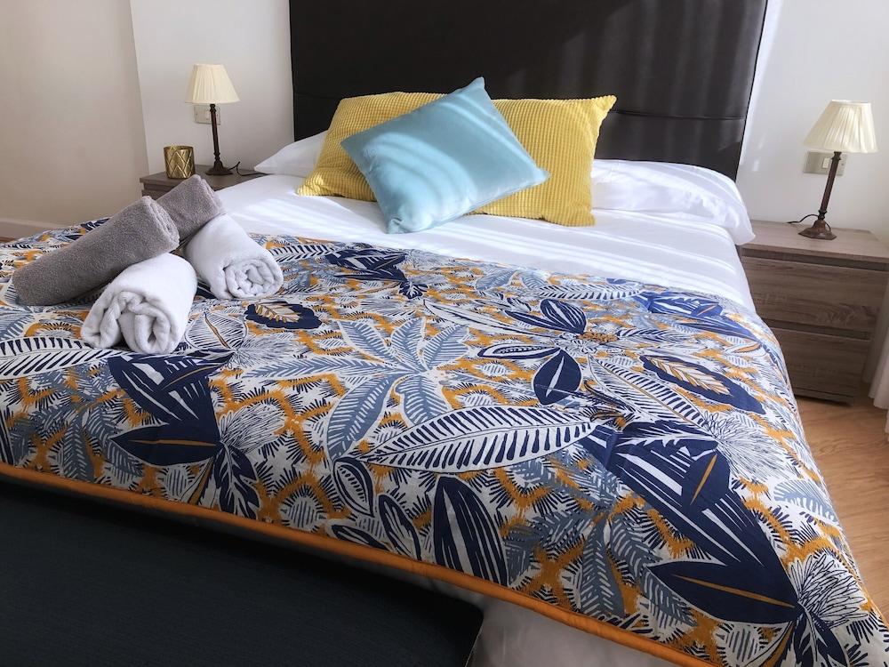 فونسيونال إي إليجانت أون إل سنترو جونتو جوجينهايم باي أوربان هوستس غرفة