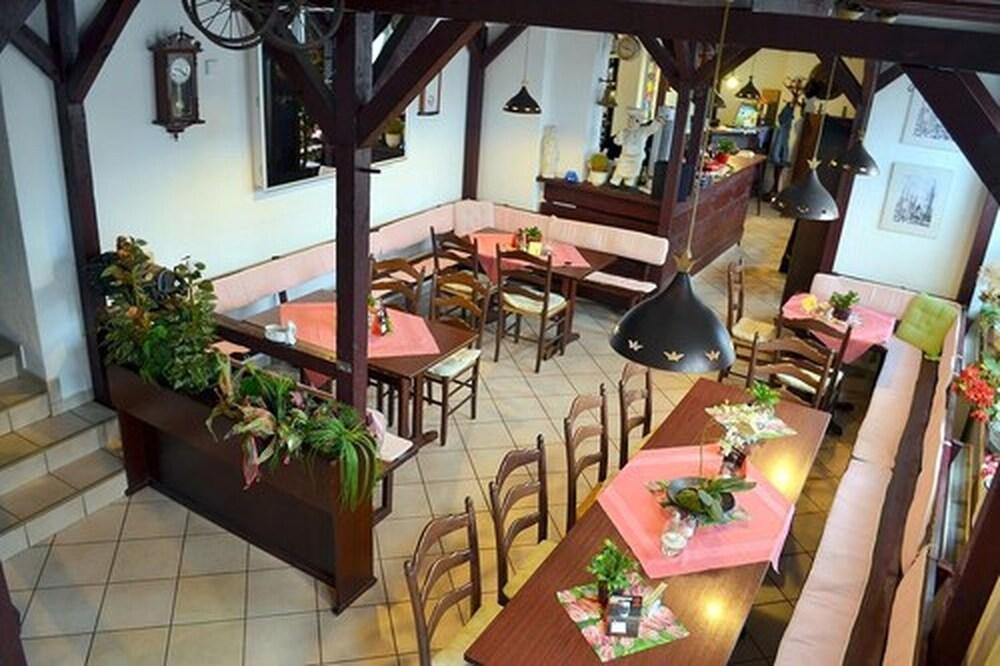 بنسيون ديساوا هوف تفاصيل الفندق من الداخل