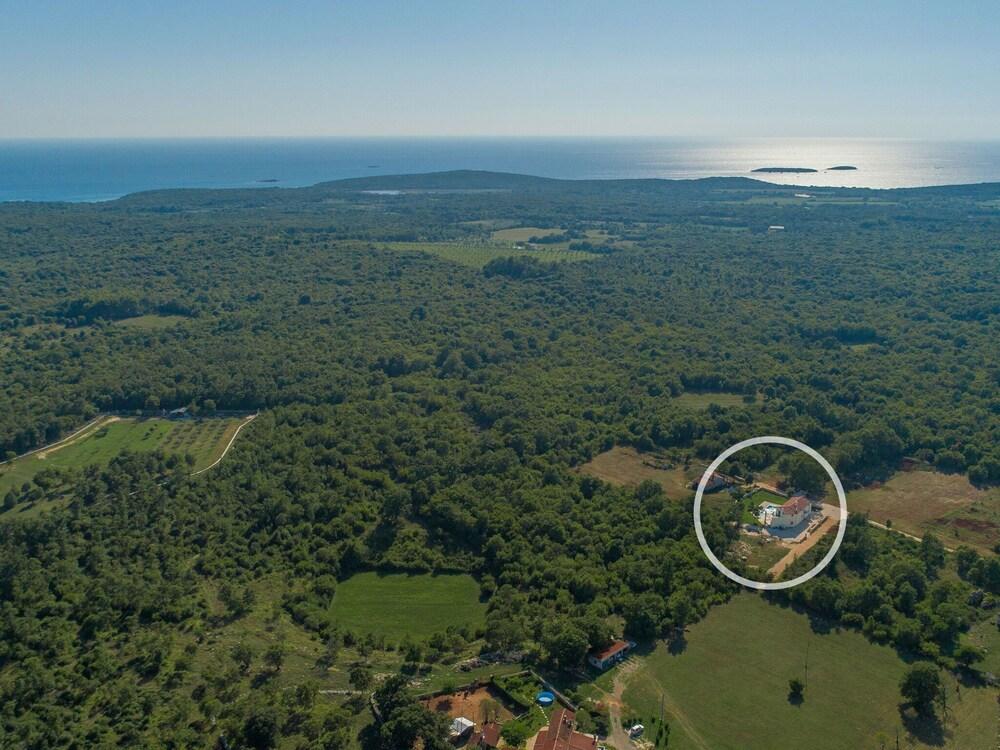 Newly Built Villa in a Secluded Location With a Pool for 8 People Exterior