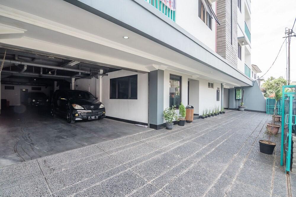 RedDoorz @ Buah Batu Exterior