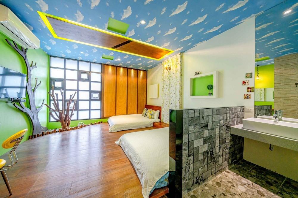 Cat Lazy B&B Room