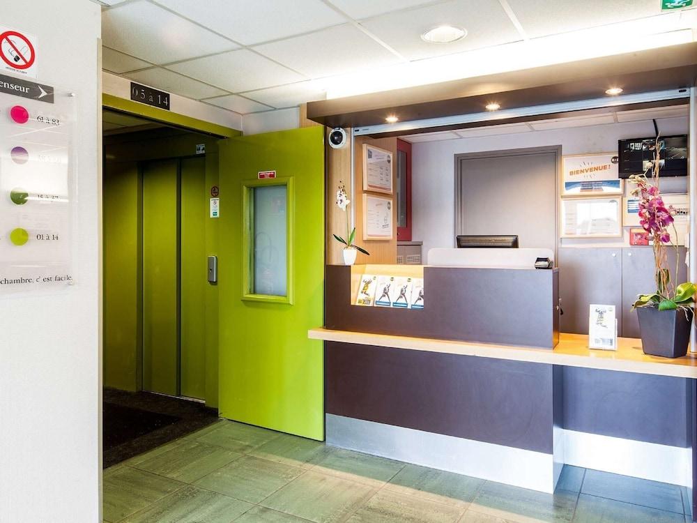 بي آند بي هوتل كريل شانتيلي الردهة