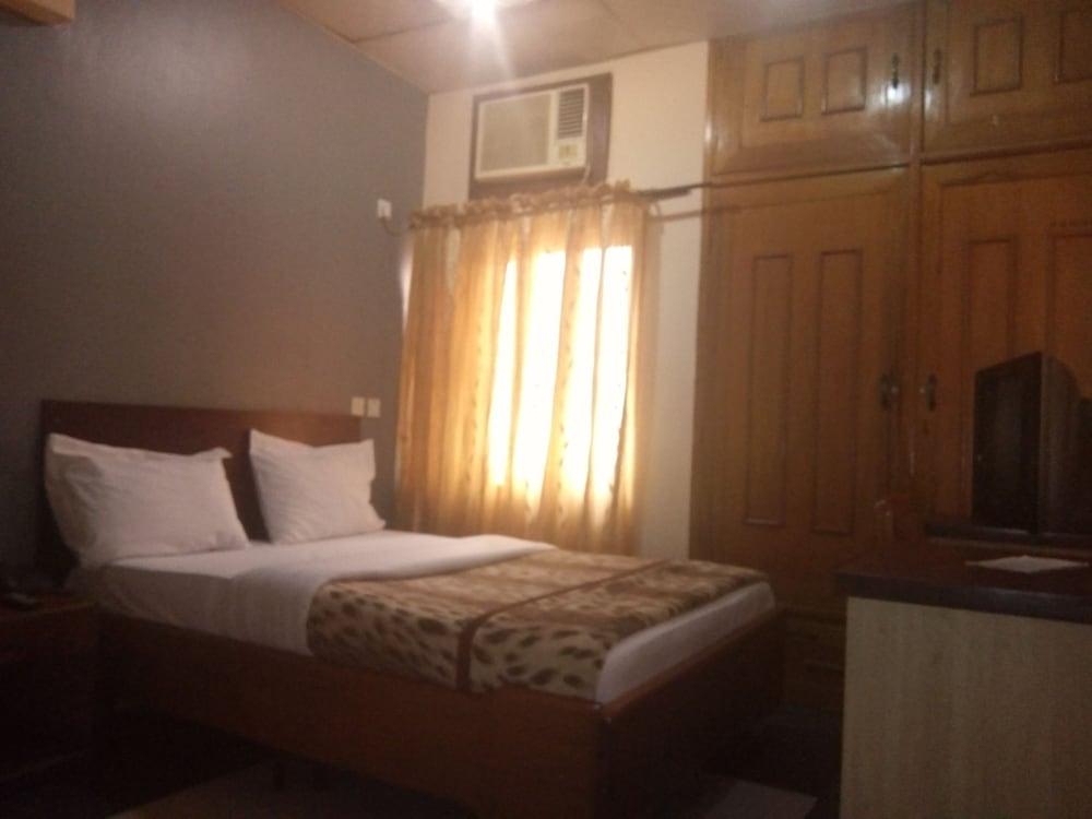 Progandy Guest House - Main Room