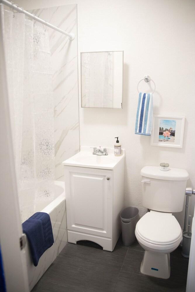 أميزينج ستوديو إن بيفيرلي بوليفارد! سليبس 3! حمام