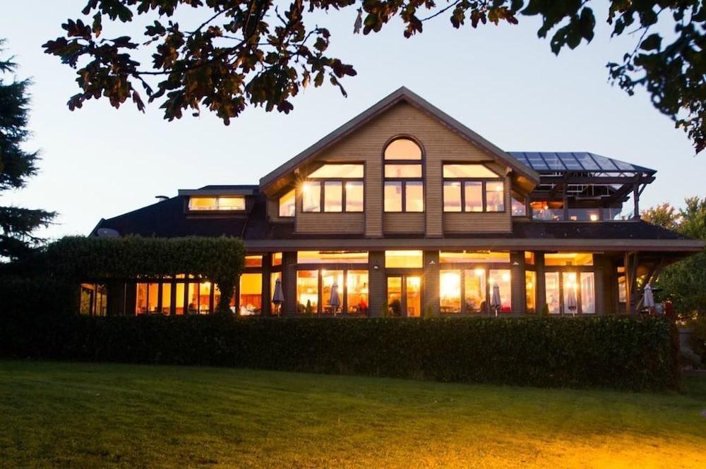 سبيناكرز برو بب آند جيست هاوس الصورة الأساسية