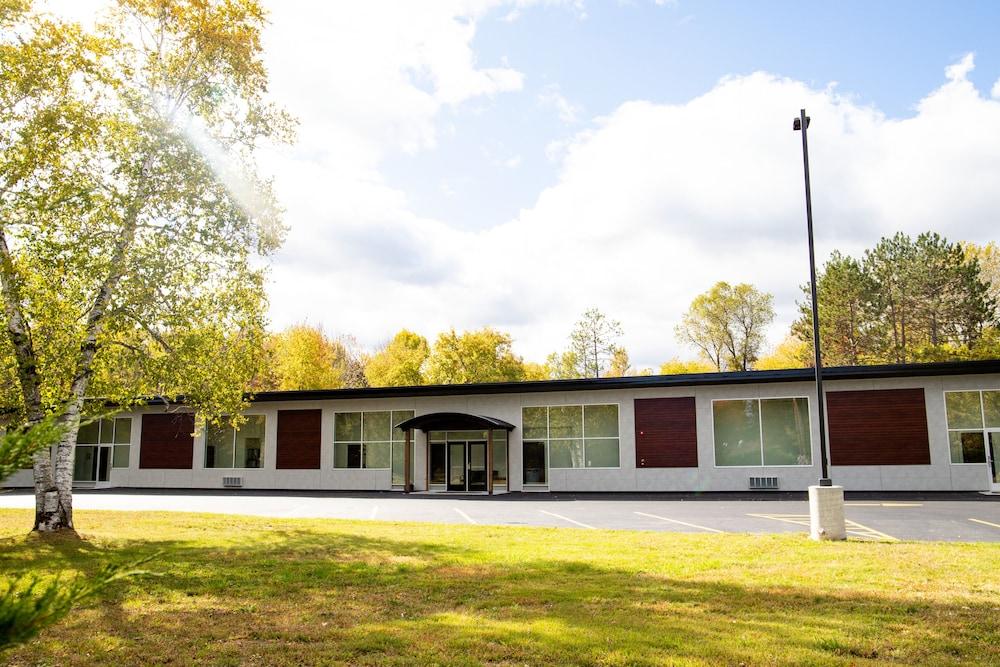 مينوميني ريفر إكستنديد ستاي هوتل