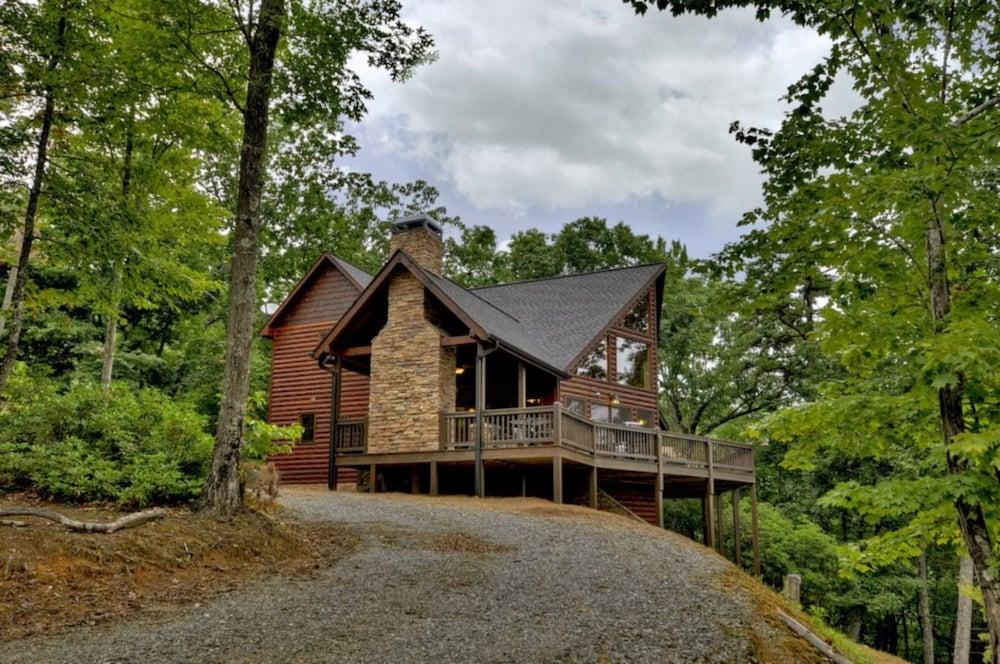 Treasure In The Trees Exterior