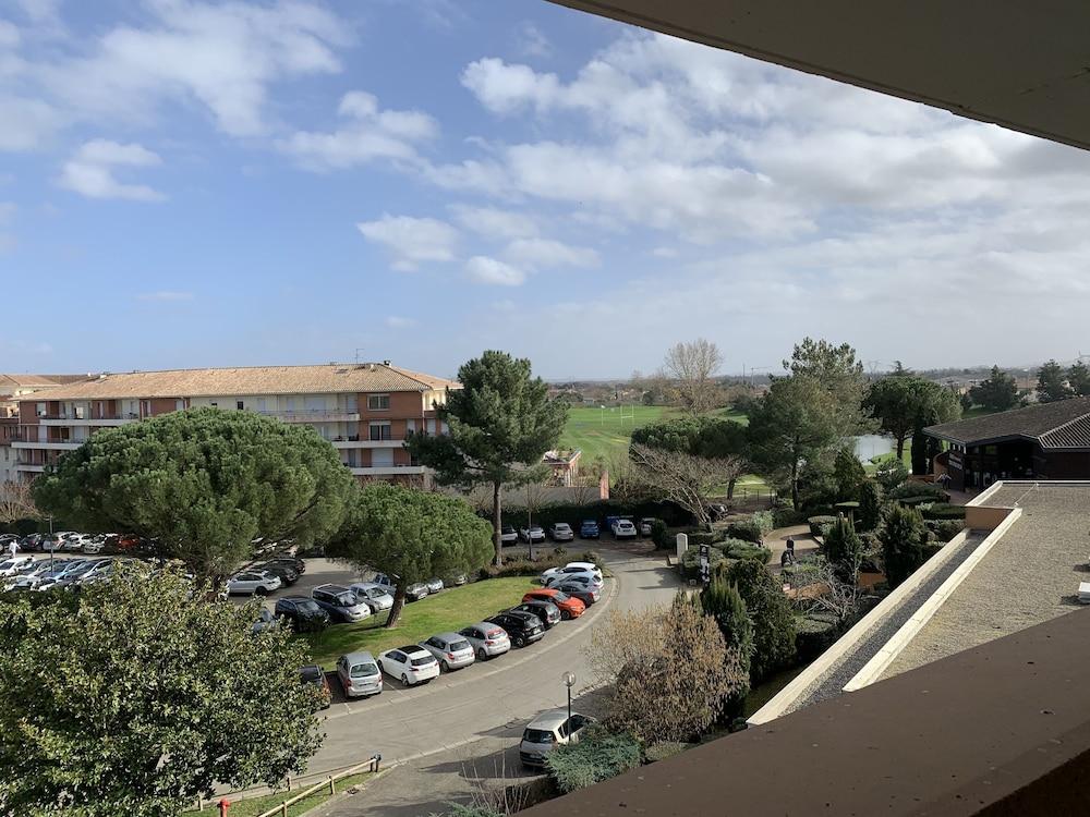 ميركيور تولاوز آيروبورت جولف دي سيليه المنطقة الخارجية