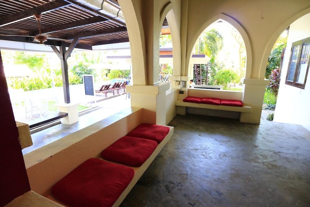 Lima Duva Resort Lobby Sitting Area