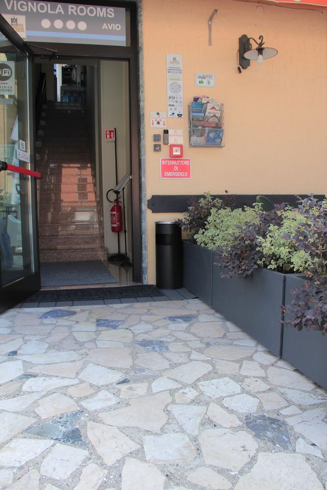 Vignola Rooms Avio Exterior