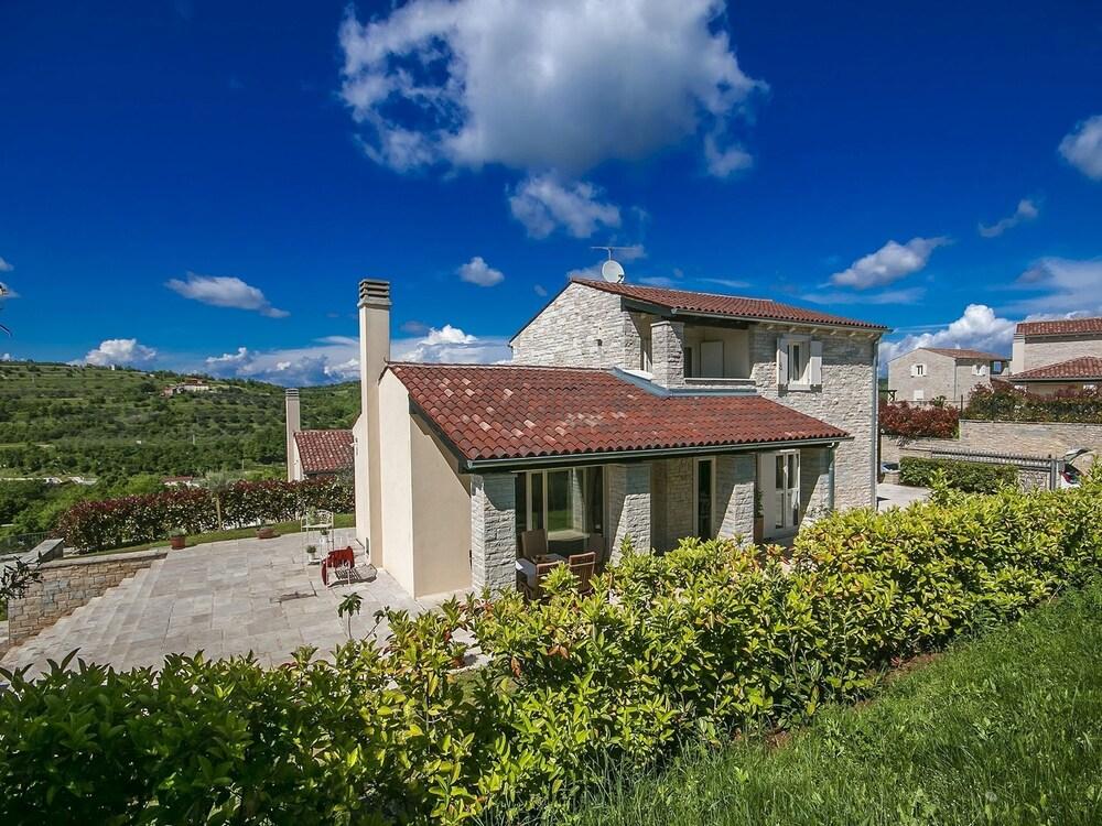Detached Villa With Private Pool in a Wine Region Near the Beach Exterior