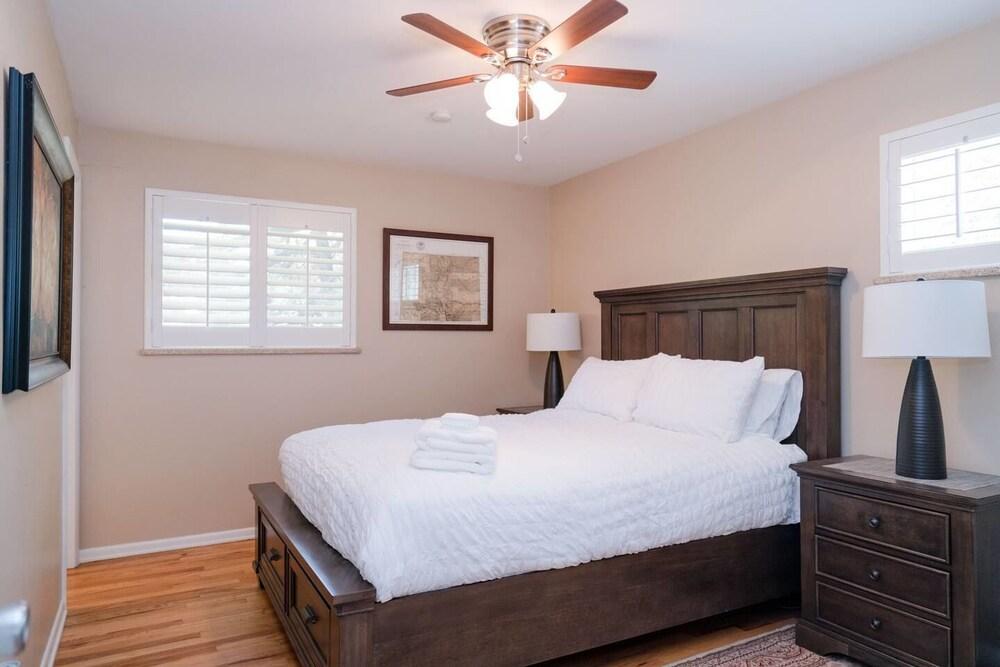 ذا كوستيلا كونسيرت كونيكشن فيدلرز جرين غرفة