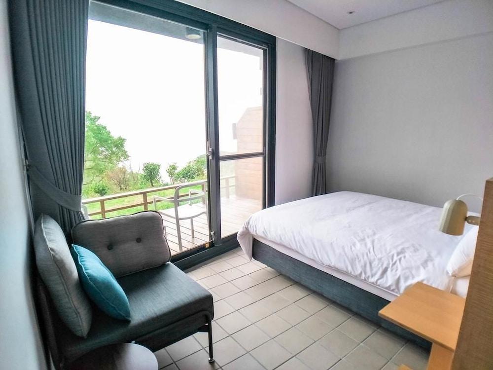 Day Spring Room
