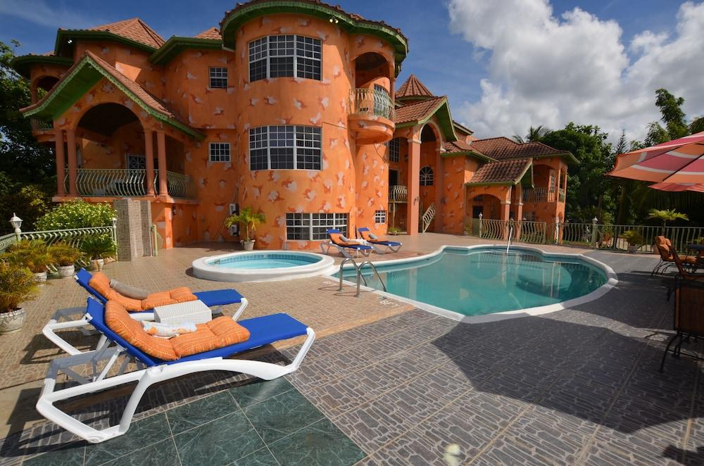Dream Castle Villa, Montego Bay 8BR