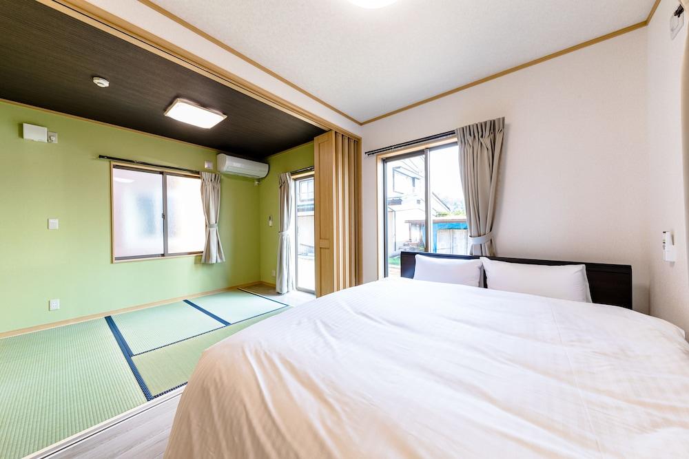 Fraku-Poodle Room