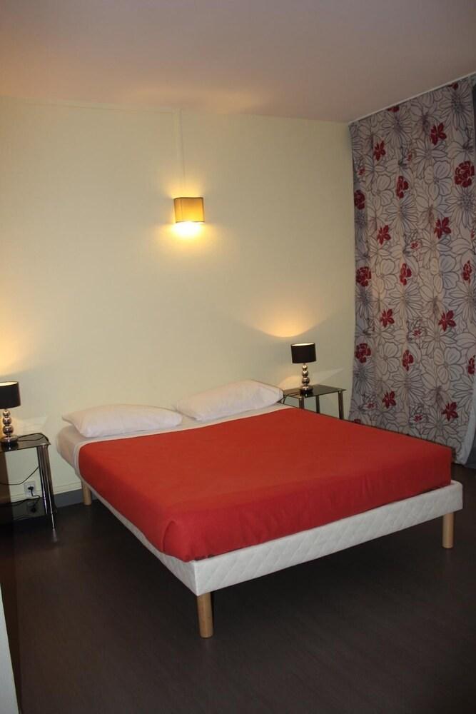 Résidence d'Artagnan Room