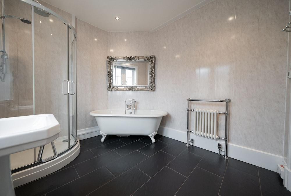 The Oratory Bathroom