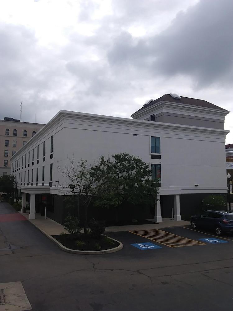 لا كينتا إن آند سويتس باي ويندام جيمس تاون المنطقة الخارجية