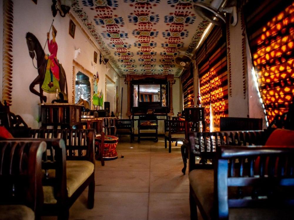 Suroth Mahal a Jaipur Riyasat Lobby Sitting Area