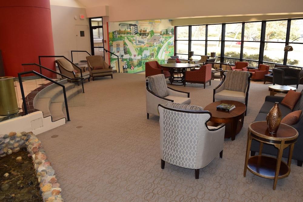 Gateway Hotel and Conference Center at Iowa State University Lobby Sitting Area