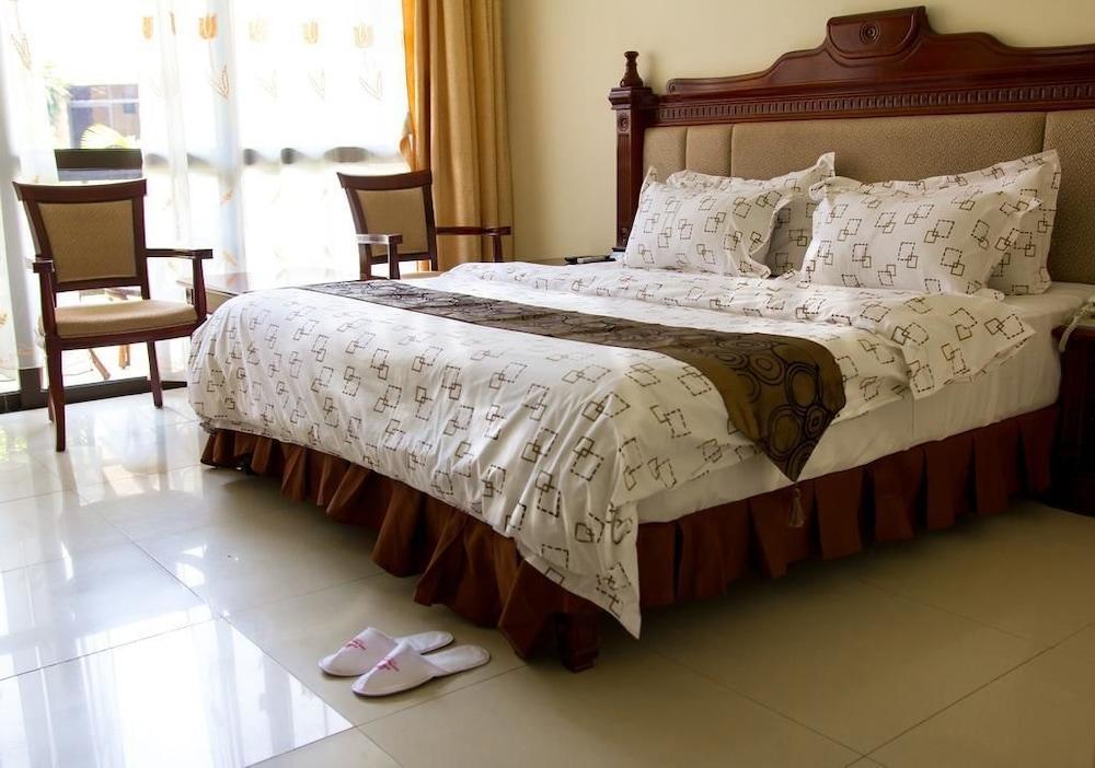 ميكا كونفينشن سنتر مينوود