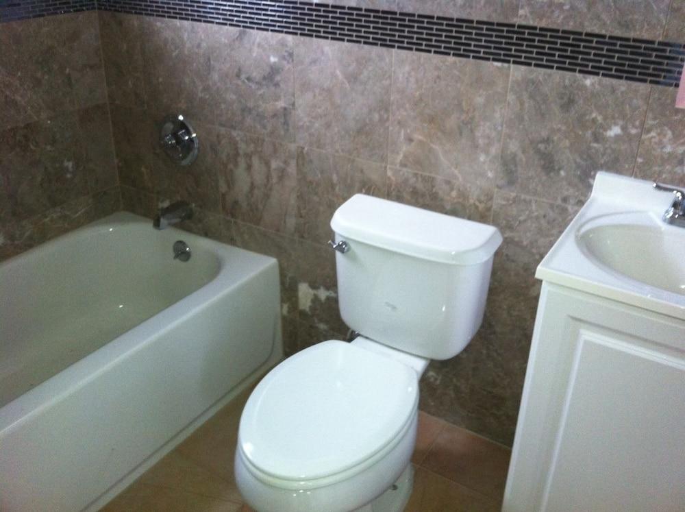 كومفرتابل بيفرلي هيلز تاون هاوس حمام