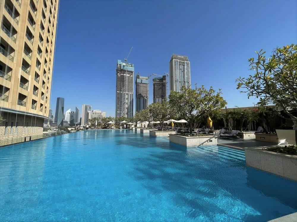 إقامة رائعة وإطلالة جزئية على البرج في ذي آدريس دبي مول حمام سباحة مكشوف