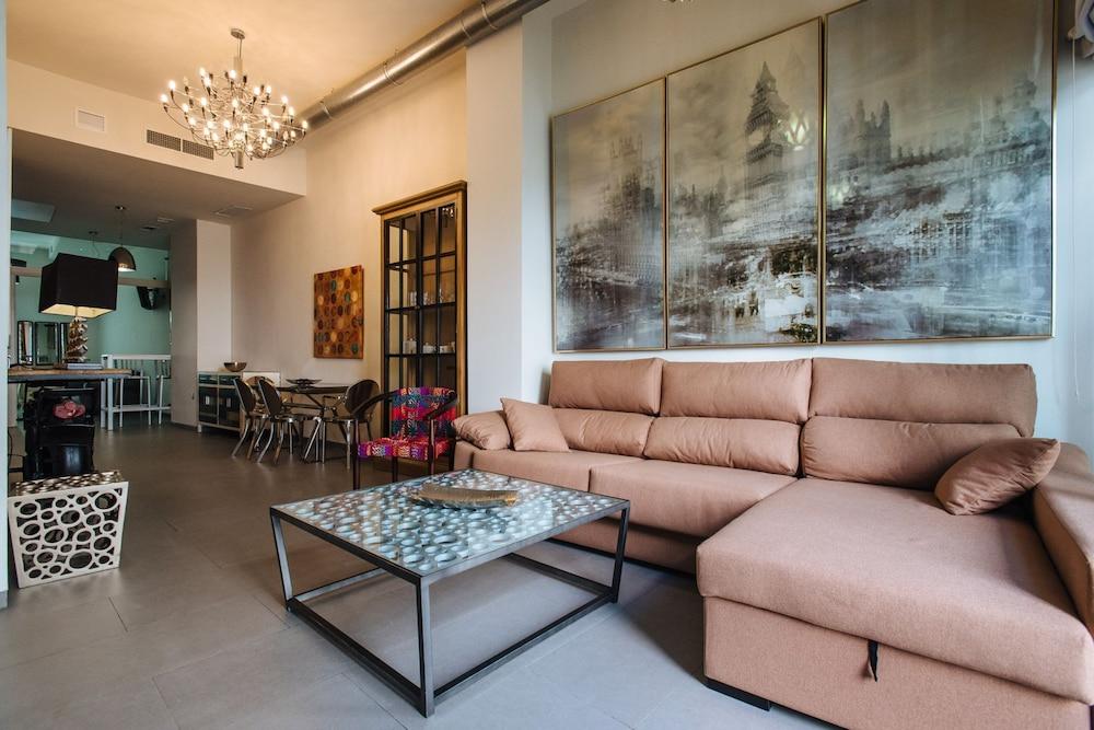 Apartamento el Carmen Featured Image
