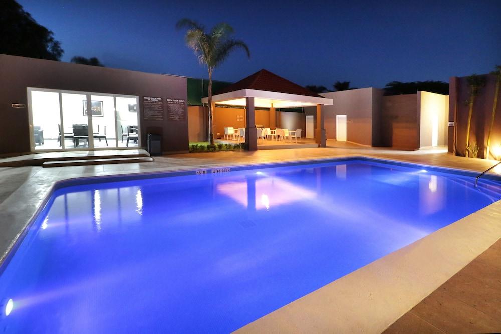 كاندلوود سويتس سيلايا باي آيتش جي