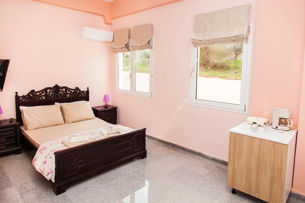 Bright and Relax Studio C in Porto Rafti Room
