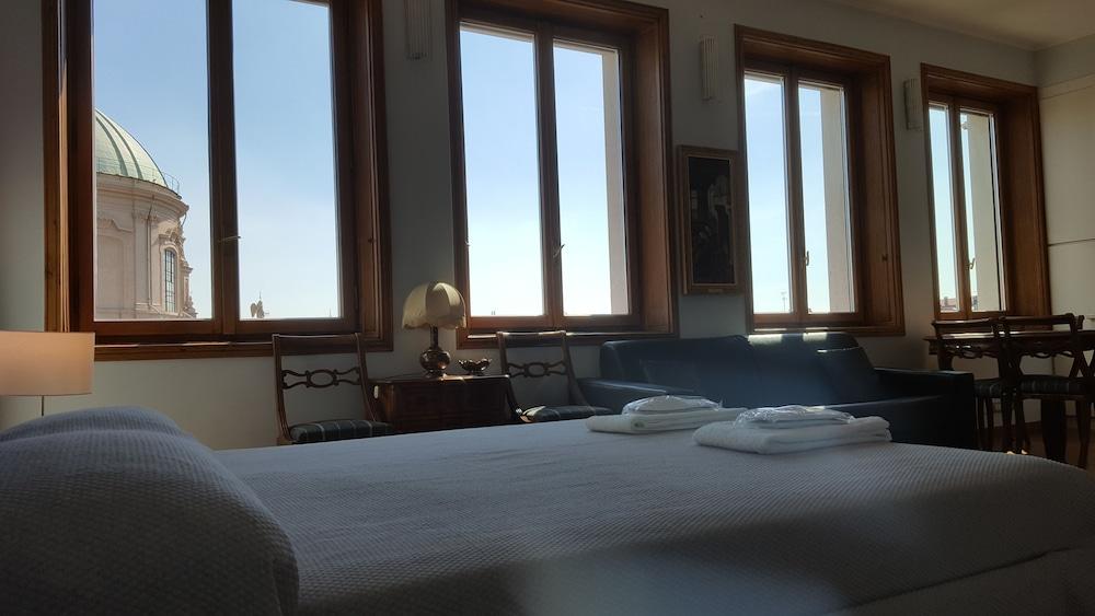 بي آند بالتر - جاليريا يونيون غرفة