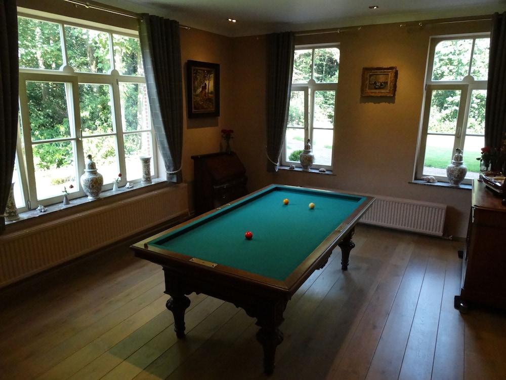 بد آند بريكفاست كاستل تيهانشيه بلياردو