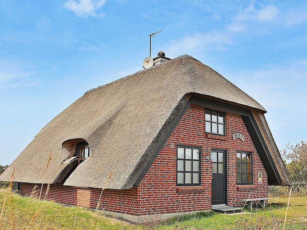 كوزي هوليداي هوم ويذ روفيد تيراس إن هفايد ساندي