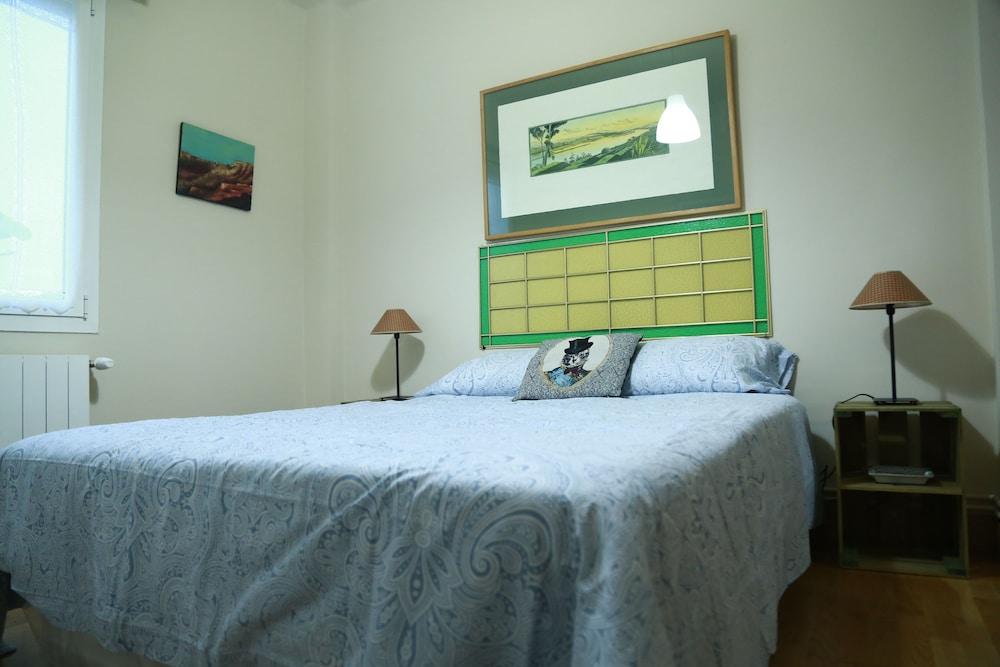 كاليدو أبارتامنتو سنتريكو جونتو أيه فونيكولار اي مترو غرفة