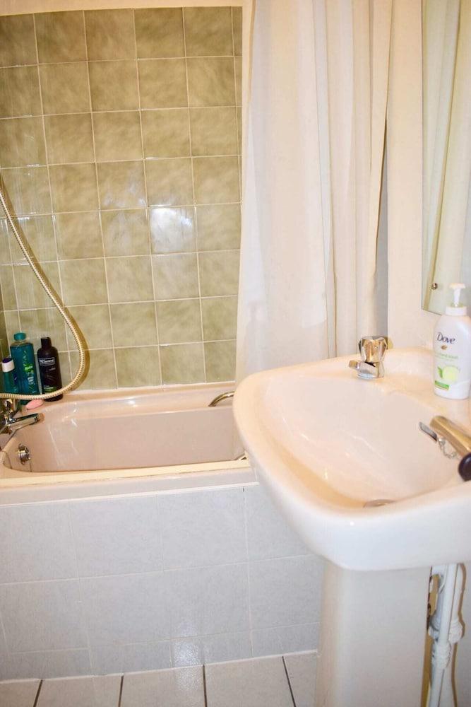 شقة لوفلي مكونة من غرفة نوم واحدة في وسط دبلن حمام