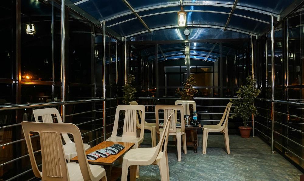 تريبو هيلواي إن ماين ماركيت الردهة