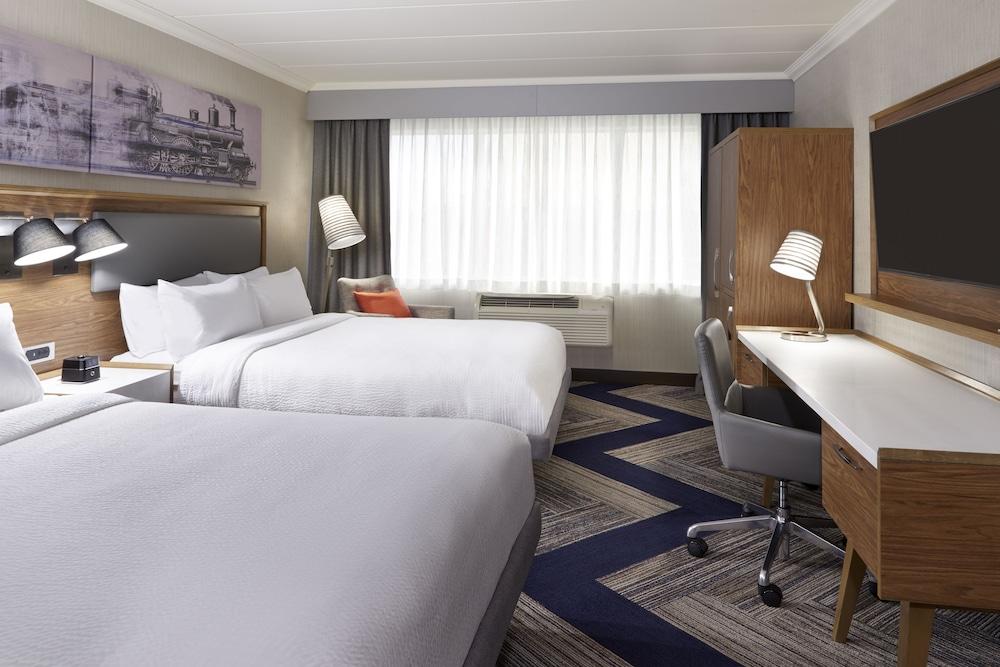 Four Points by Sheraton Windsor Downtown Room