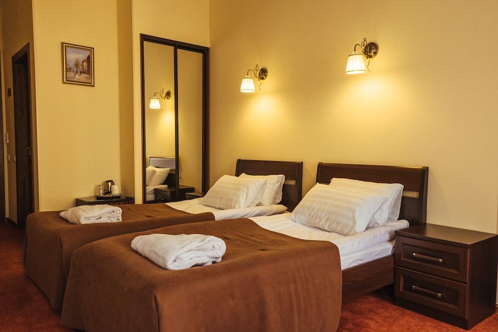 Adagio on Isaak square Room