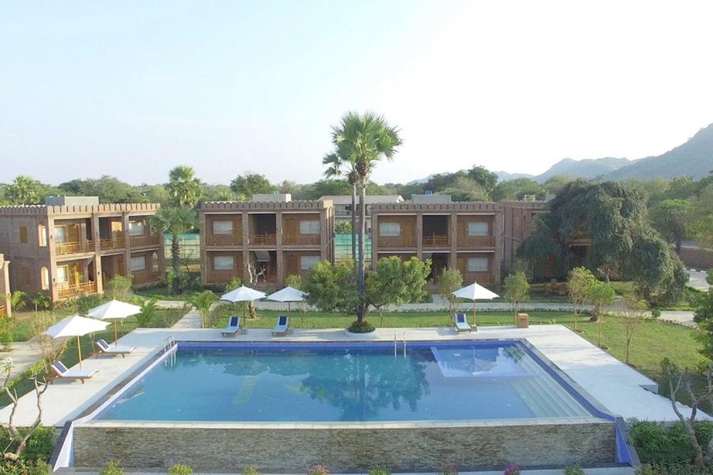 Famous Hotel Bagan 2 Outdoor Pool