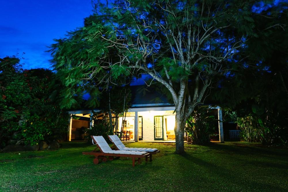 Muri Beachcomber Property Grounds