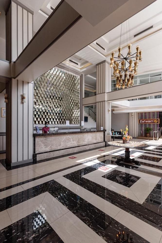 Shakti Hotel Bandung Reception